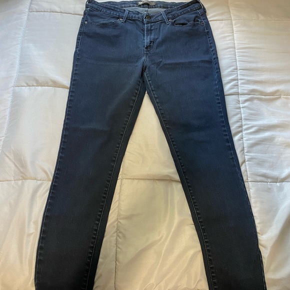 Levi’s dark navy blue legging jeans